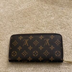 Louis Vuitton Brown Key & Card Holder with Iconic Monogram